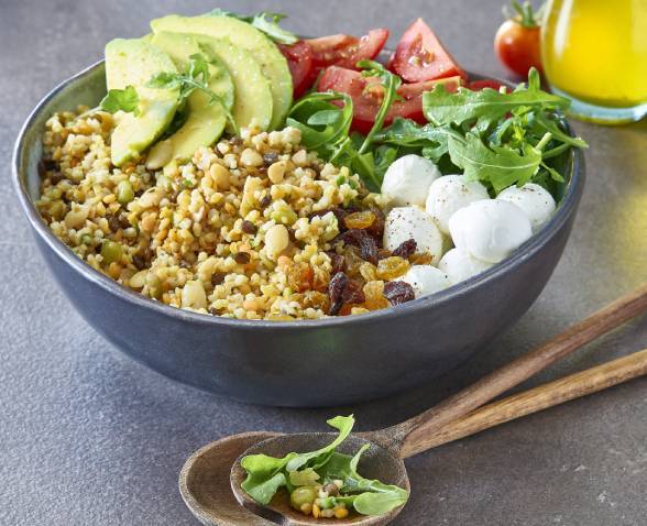 Salade de Lentilles et Pois Gourmands, tomates, avocat et mozzarella