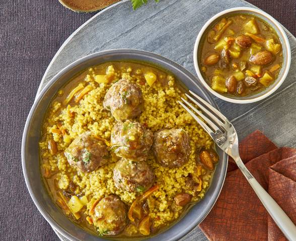 Couscous Parfumé et ses boulettes de bœuf nappées de sauce façon Tajine