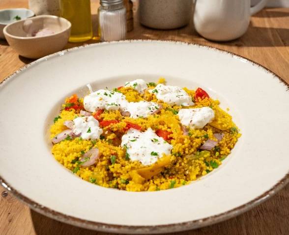 Couscous parfumé, poivrons grillés et burrata