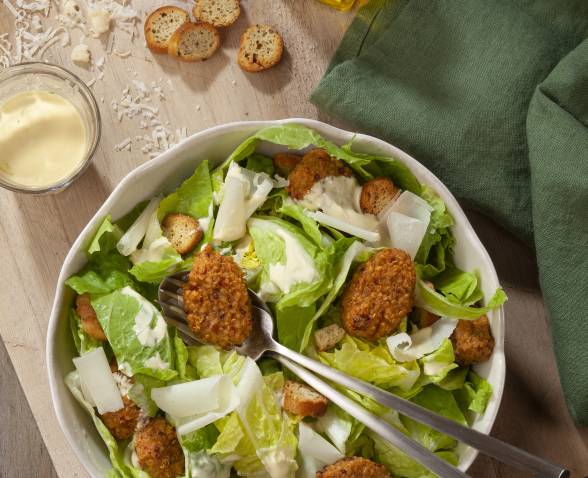 Salade Caesar aux nuggets de quinoa